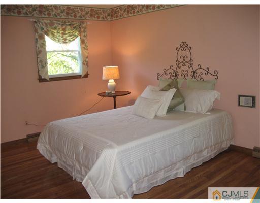3 Fielding Place Edison, NJ 08820 - Photo 16 of 25 a bedroom with a bed and wooden floor