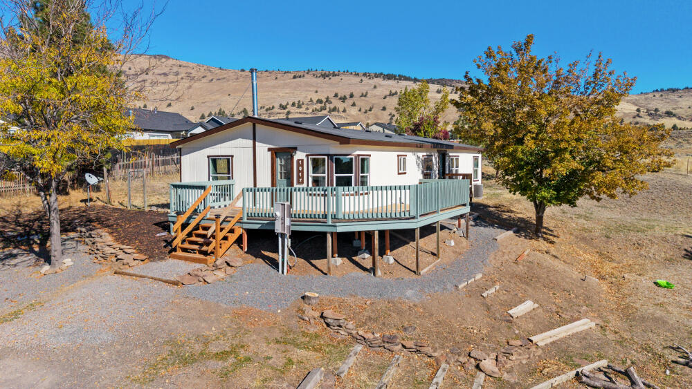 1017 Homedale Road Klamath Falls, OR 97603 - Photo 1 of 41 001