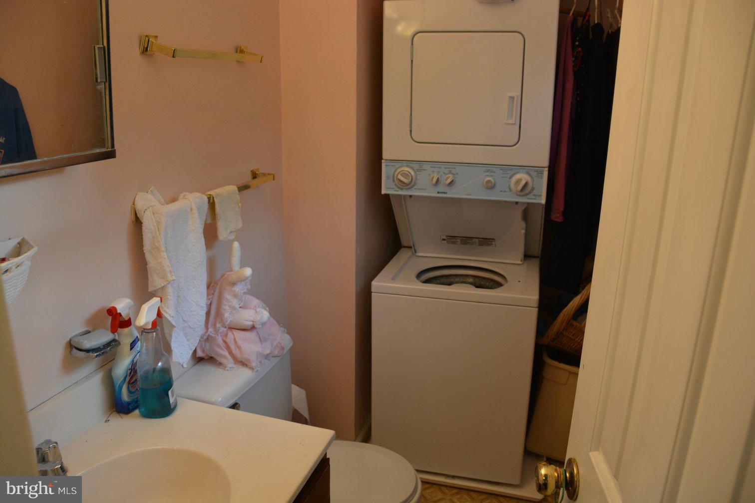 657 Ruebuck Road Bunker Hill, WV 25413 - Photo 14 of 30 Bath (Master)