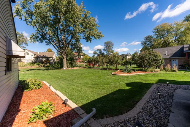 a view of a yard with a house