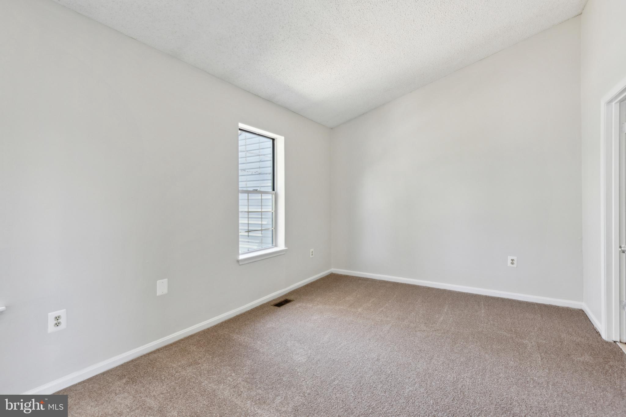 795 St Michaels Drive Bowie, MD 20721 - Photo 9 of 25 an empty room with a window