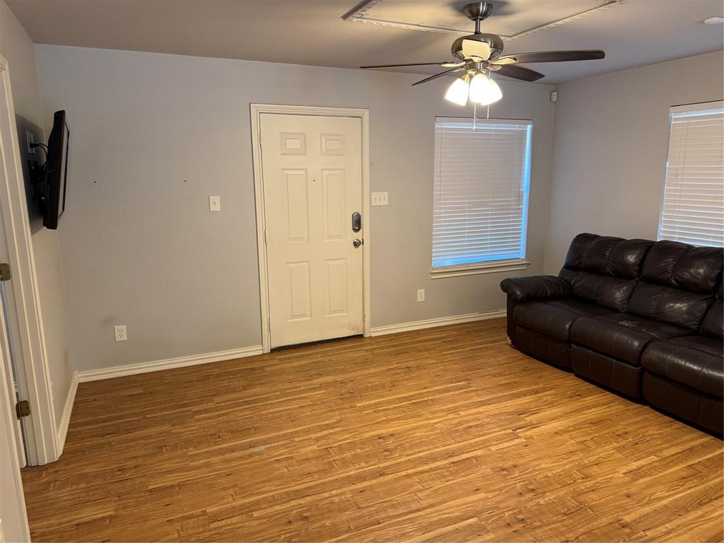 474 Needham Road Pottsboro, TX 75076 - Photo 27 of 40 a living room with furniture and a flat screen tv