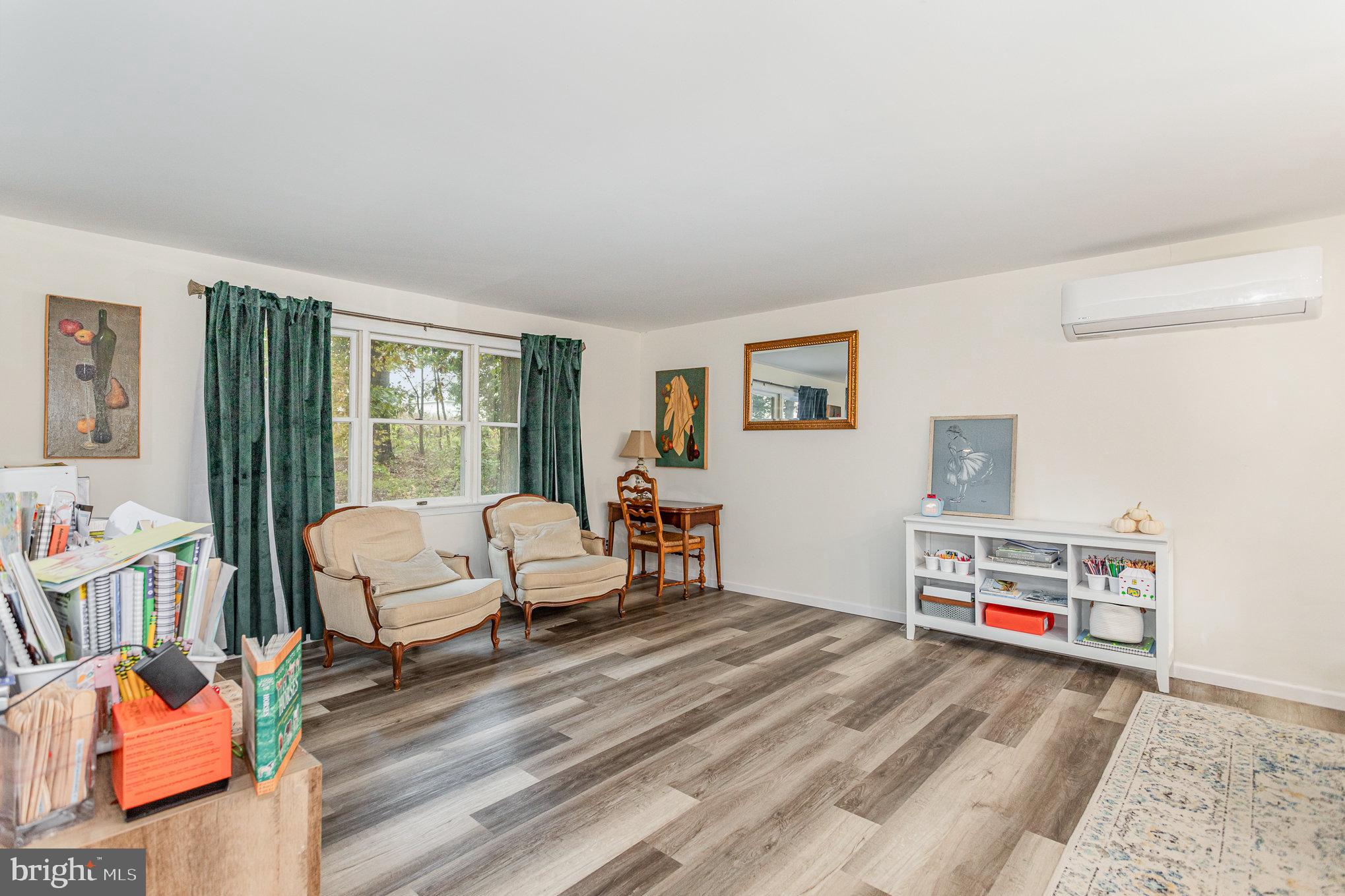 4311 Evergreen Road Felton, PA 17322 - Photo 7 of 28 Living Room