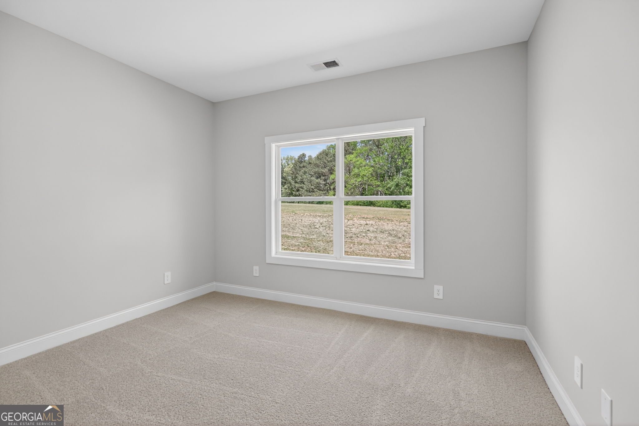 14539 County Road 10 Ranburne, AL 36273 - Photo 28 of 54 an empty room with a window
