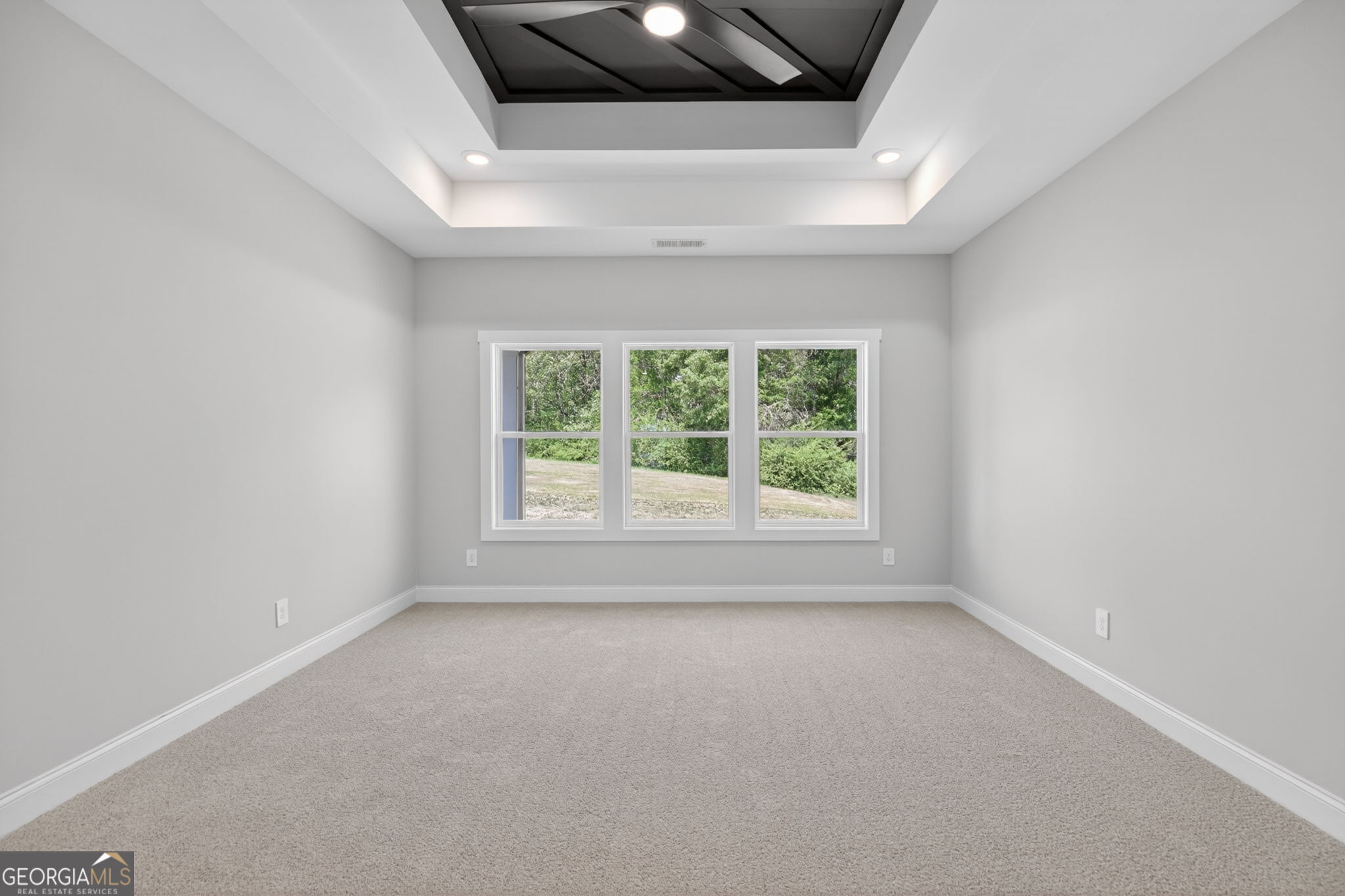 14539 County Road 10 Ranburne, AL 36273 - Photo 30 of 54 an empty room with a window