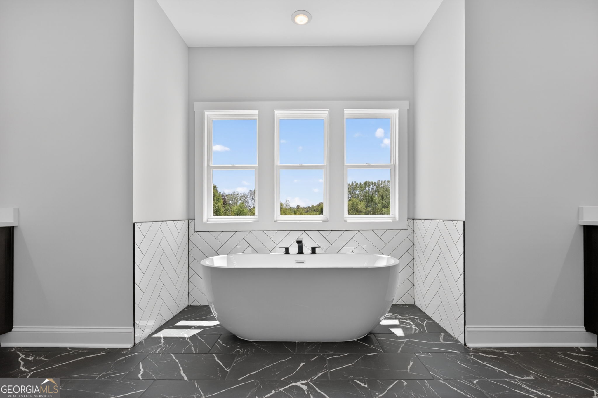 14539 County Road 10 Ranburne, AL 36273 - Photo 33 of 54 a view of a bathtub in a room