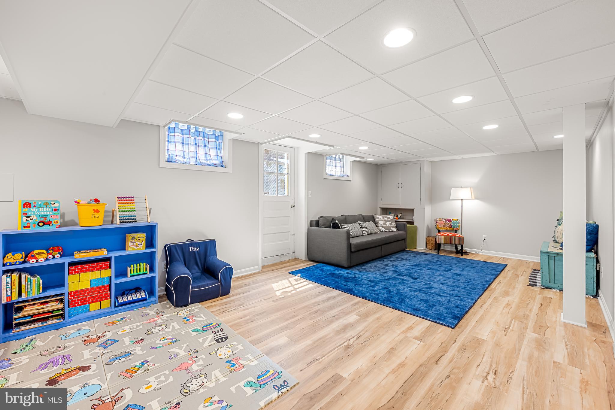 515 Yarmouth Road Baltimore, MD 21286 - Photo 29 of 44 a bedroom with furniture and a book shelf