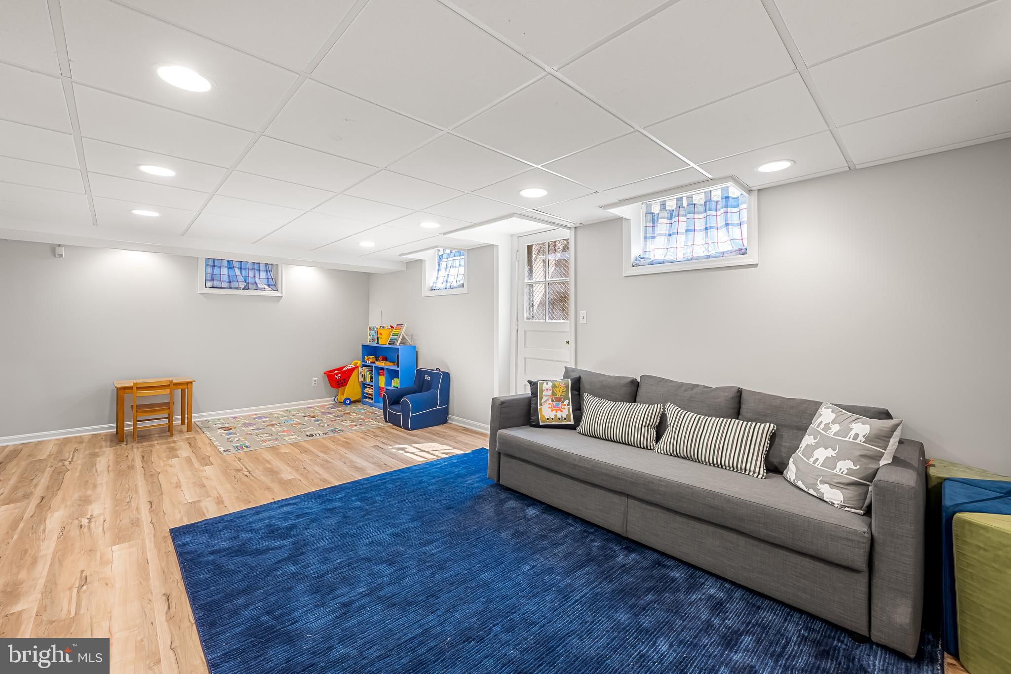 515 Yarmouth Road Baltimore, MD 21286 - Photo 30 of 44 a living room with furniture and a wooden floor