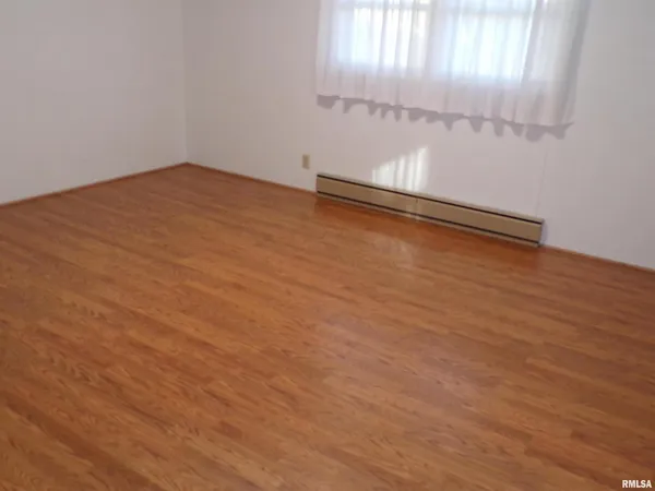 a view of empty room with window