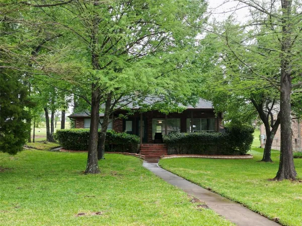 $699,000 | 186 Bushwhacker Drive, Mabank, TX 75156