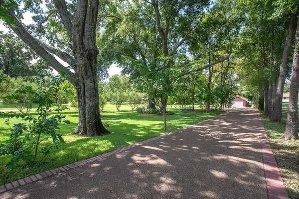 $699,000 | 186 Bushwhacker Drive, Mabank, TX 75156