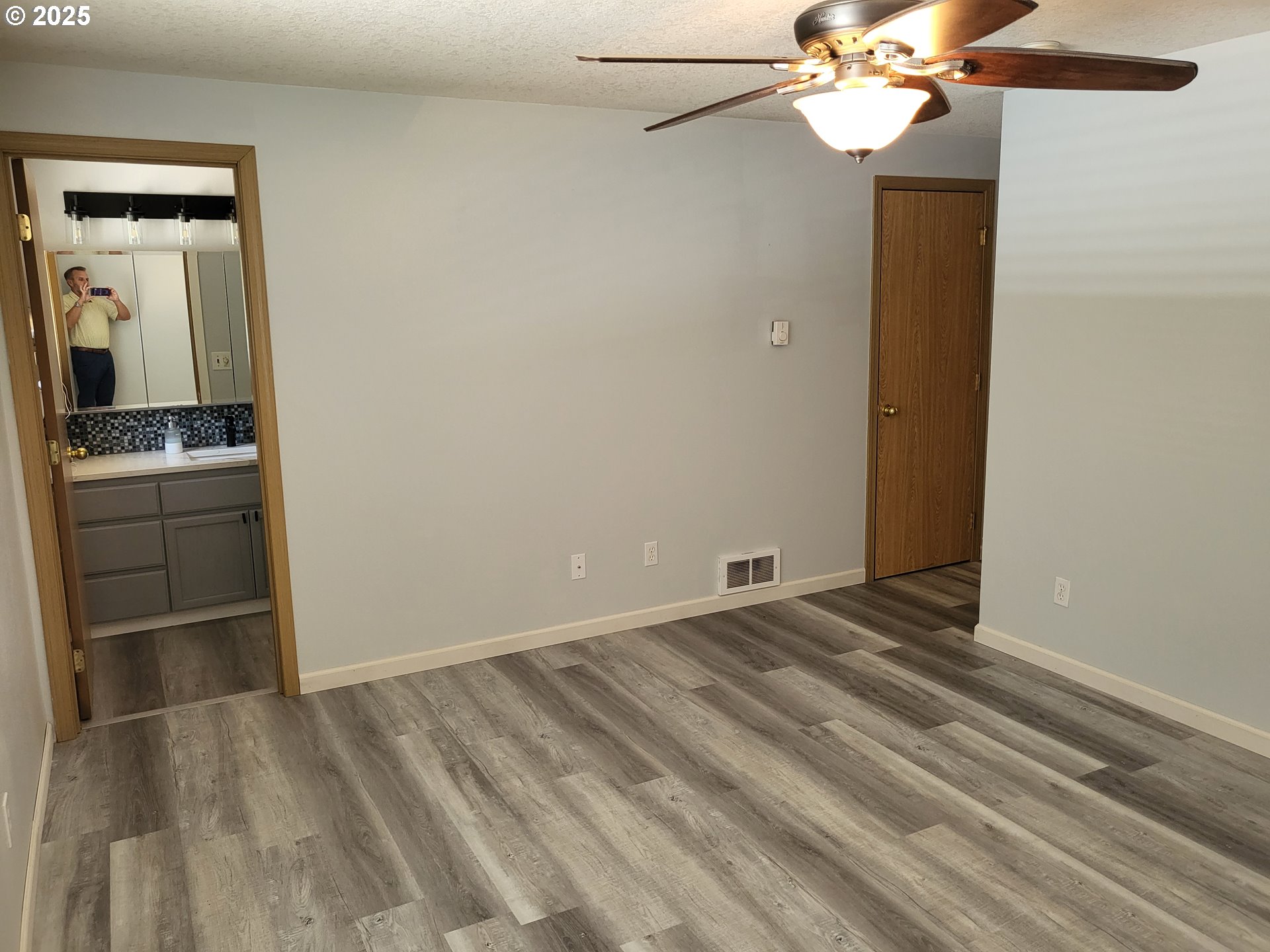 32141 Southeast Mally Road Gresham, OR 97080 - Photo 15 of 36 a view of a livingroom with wooden floor