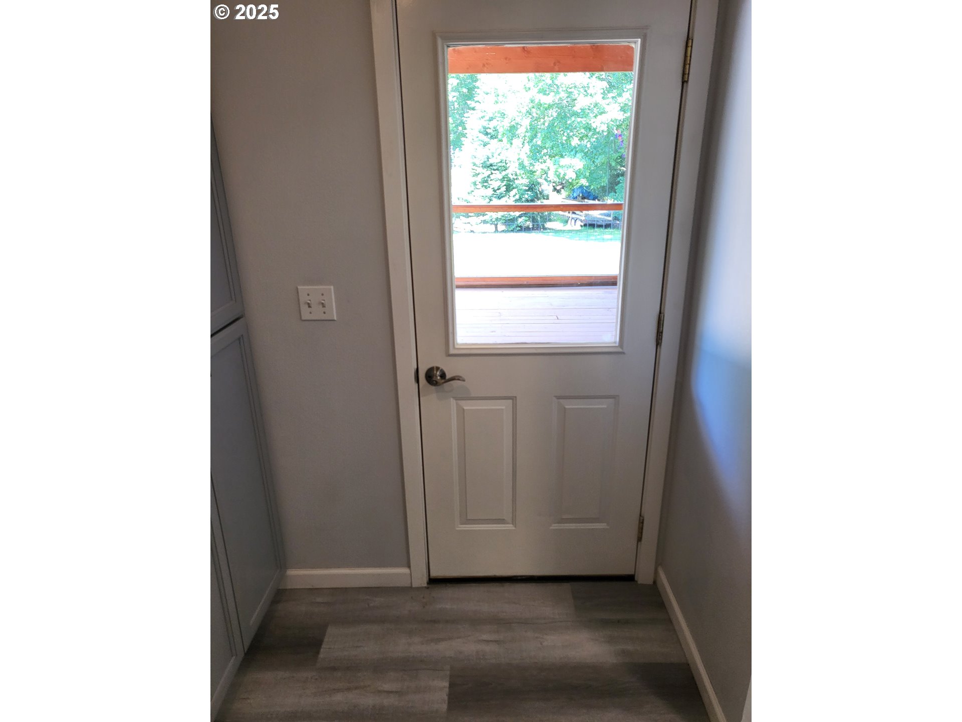 32141 Southeast Mally Road Gresham, OR 97080 - Photo 18 of 36 a view of hallway with window