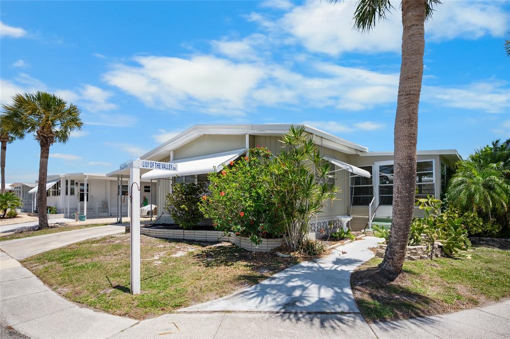5751 Hyacinth Road Venice, FL 34293 - Photo 26 of 44 a view of a backyard with plants