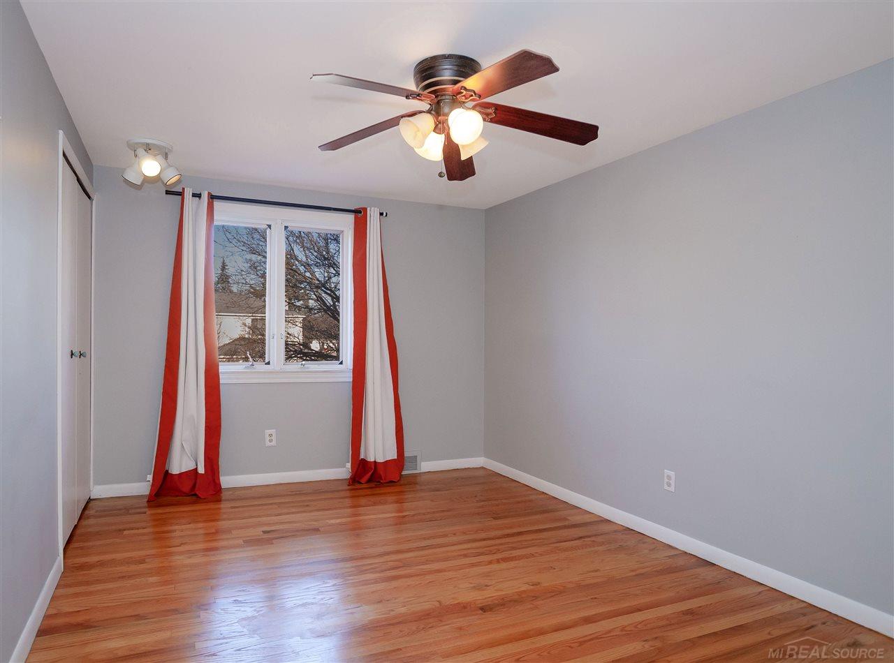 805 Canterbury Road Grosse Pointe, MI 48236 - Photo 22 of 41 31368389-21.JPG