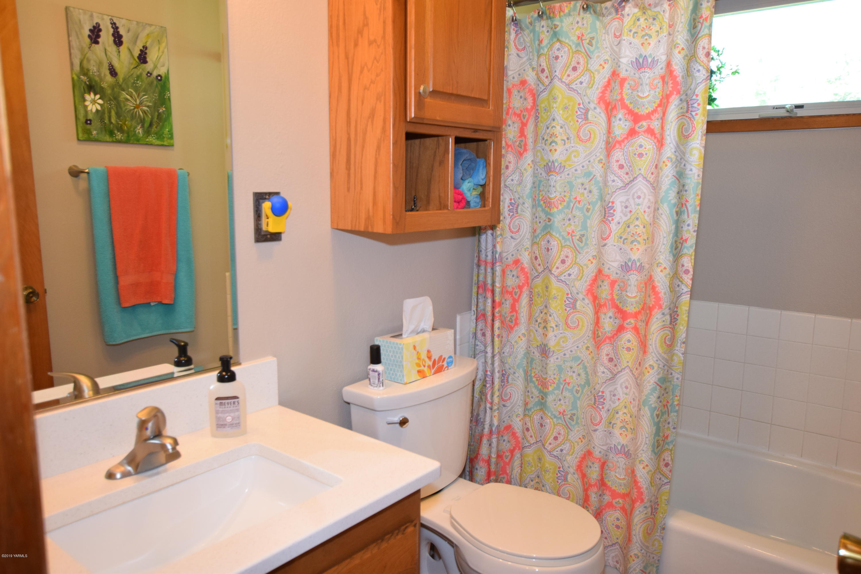 1963 Maple Grove Road Sunnyside, WA 98944 - Photo 22 of 36 a bathroom with a sink toilet and shower