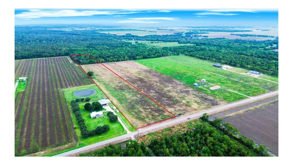 $305,000 | 1 Charlie Meyer Road, Damon, TX 77430