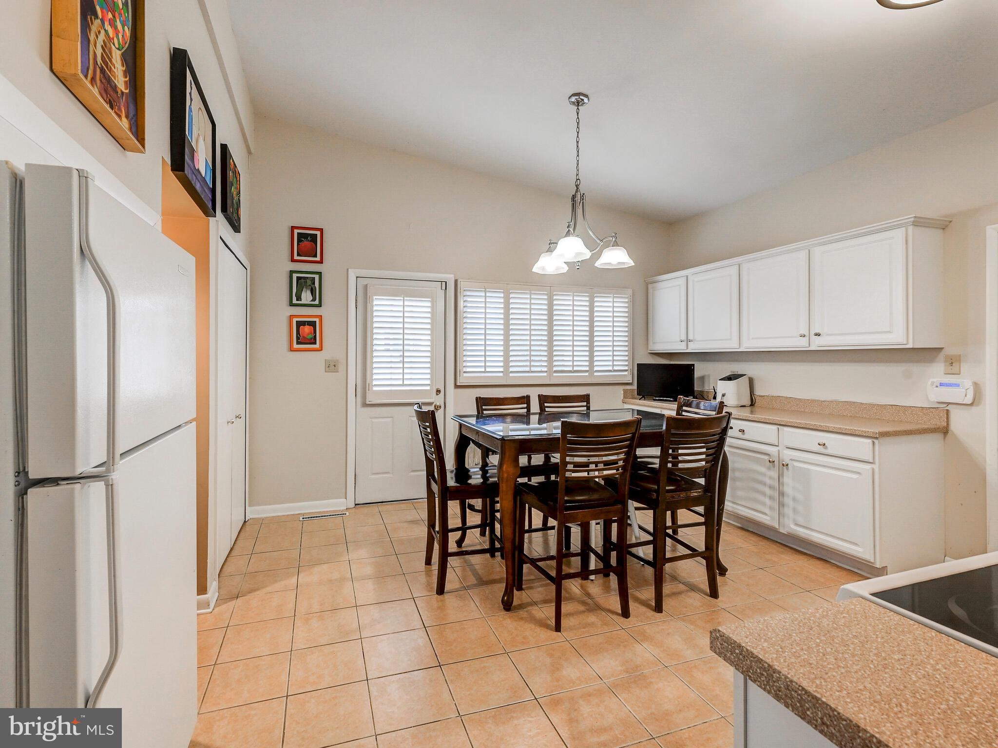 3411 Terrapin Road Pikesville, MD 21208 - Photo 17 of 35 BRIGHT KITCHEN