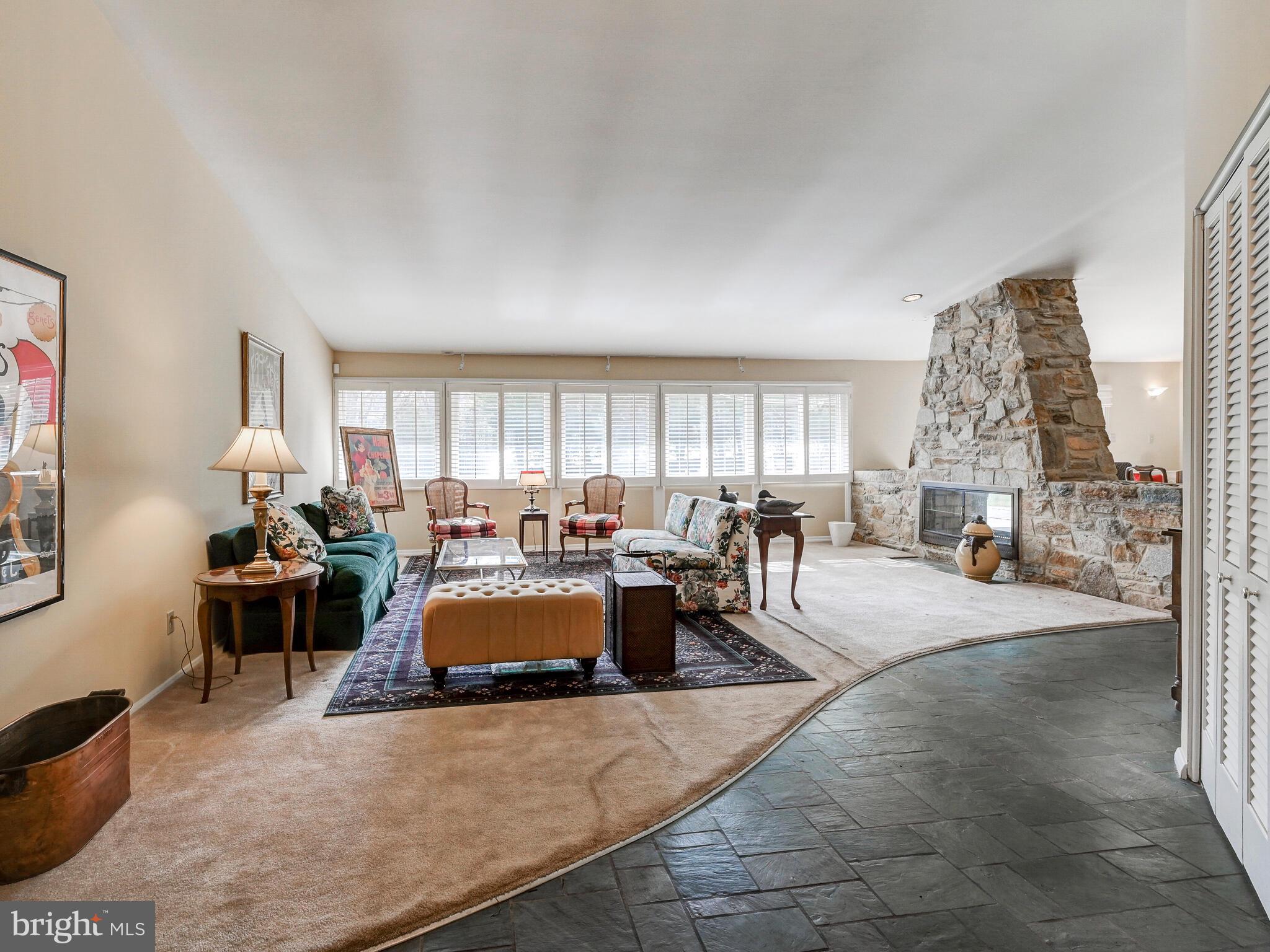 3411 Terrapin Road Pikesville, MD 21208 - Photo 8 of 35 SPACIOUS LIVING ROOM