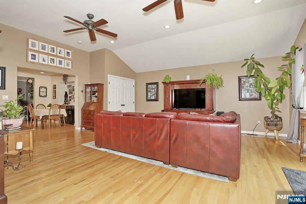 396 Burlington Road Paramus, NJ 07652 - Photo 15 of 46