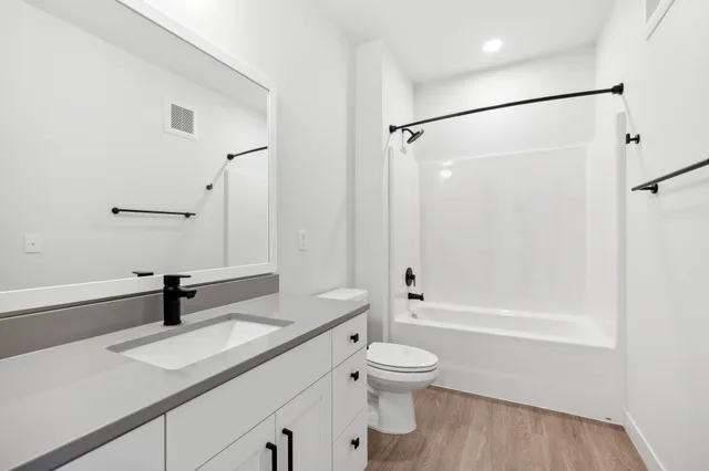 $6,628 | 4917 Eden Avenue, Unit 724, Edina, MN 55424