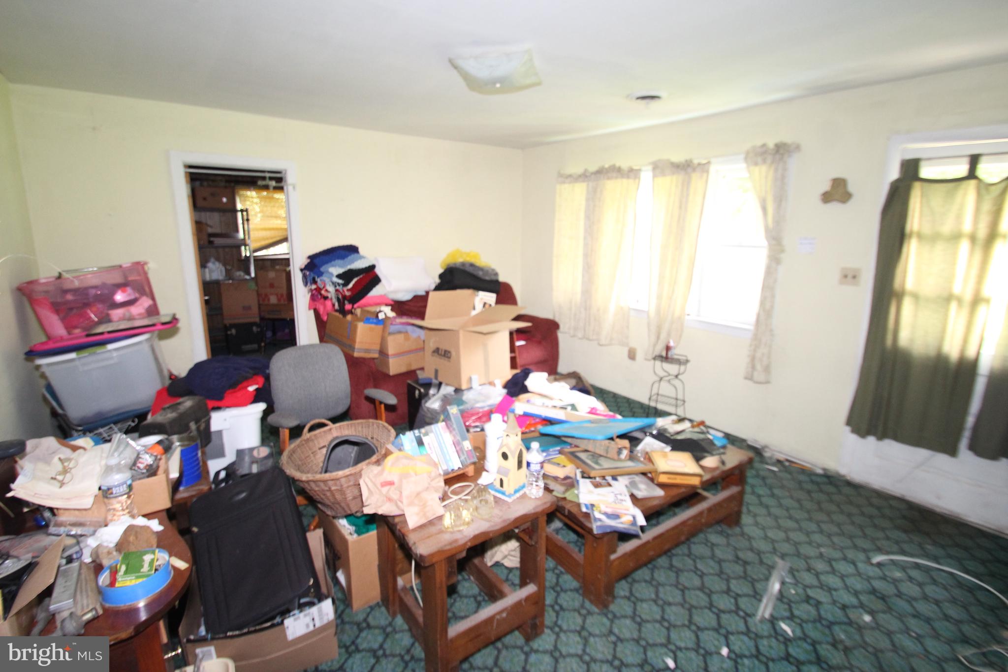 2749 Old County Road Newark, DE 19702 - Photo 2 of 15 Living Room