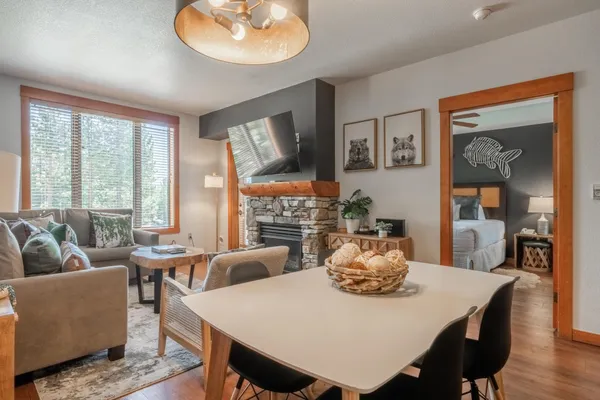 $995,000 | 6201 Minaret Road, Unit 2221, Mammoth Lakes, CA 93546