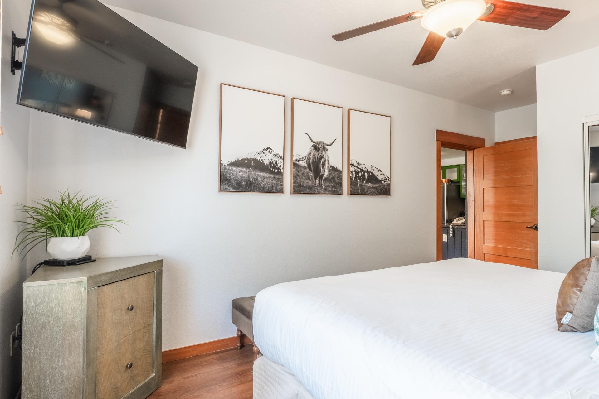 6201 Minaret Road, Unit 2221 Mammoth Lakes, CA 93546 - Photo 28 of 32 Bedroom featuring wood-finish flooring and a ceiling fan with integrated lighting