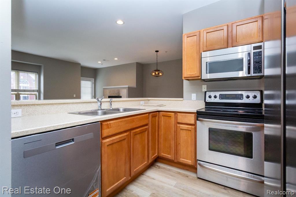 1429 Raliegh Place Troy, MI 48084 - Photo 15 of 47