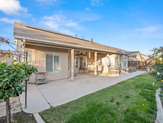 a view of a house with backyard and porch