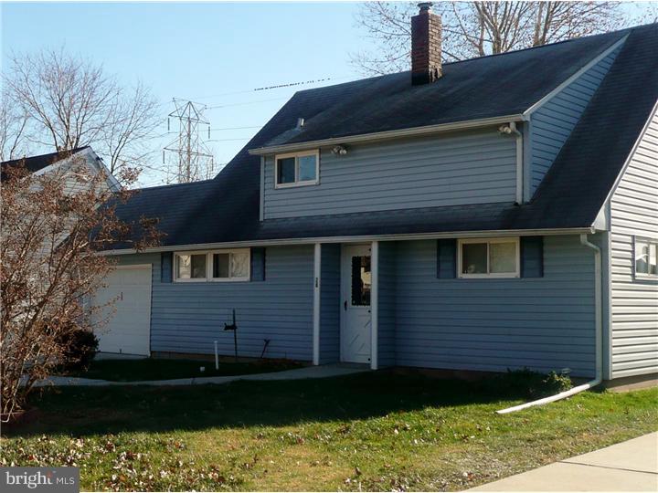 28 Idolstone Road Levittown, PA 19057 - Photo 1 of 16 Gallery Image 1