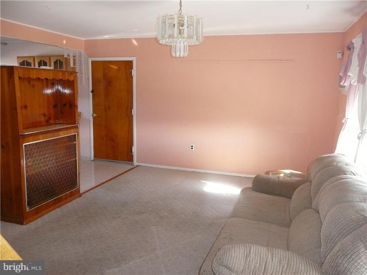 28 Idolstone Road Levittown, PA 19057 - Photo 2 of 16 Gallery Image 2