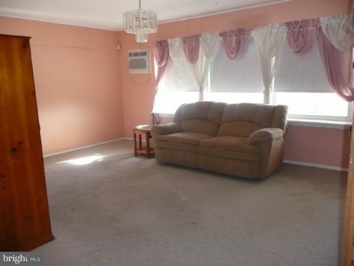 28 Idolstone Road Levittown, PA 19057 - Photo 3 of 16 Gallery Image 3