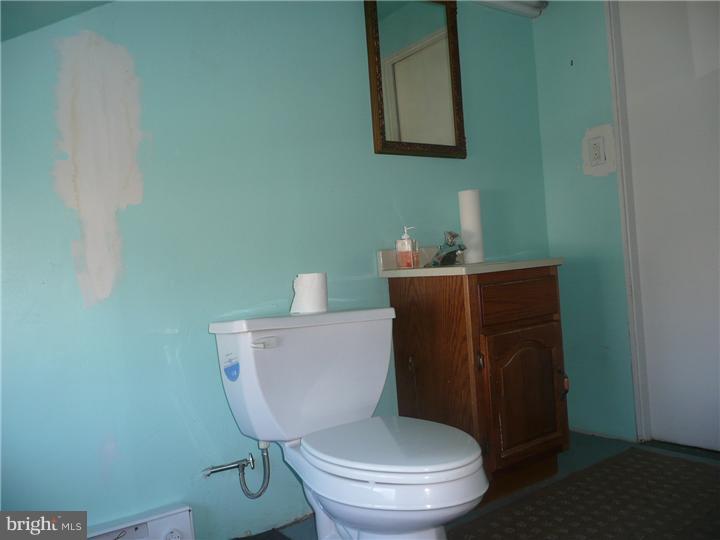 28 Idolstone Road Levittown, PA 19057 - Photo 9 of 16 Gallery Image 9