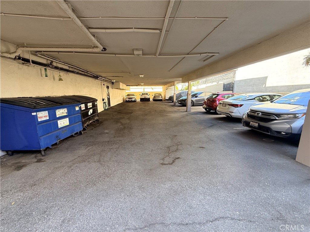 1522 Centinela Avenue, Unit 101 Los Angeles, CA 90025 - Photo 20 of 22 a view of parking area