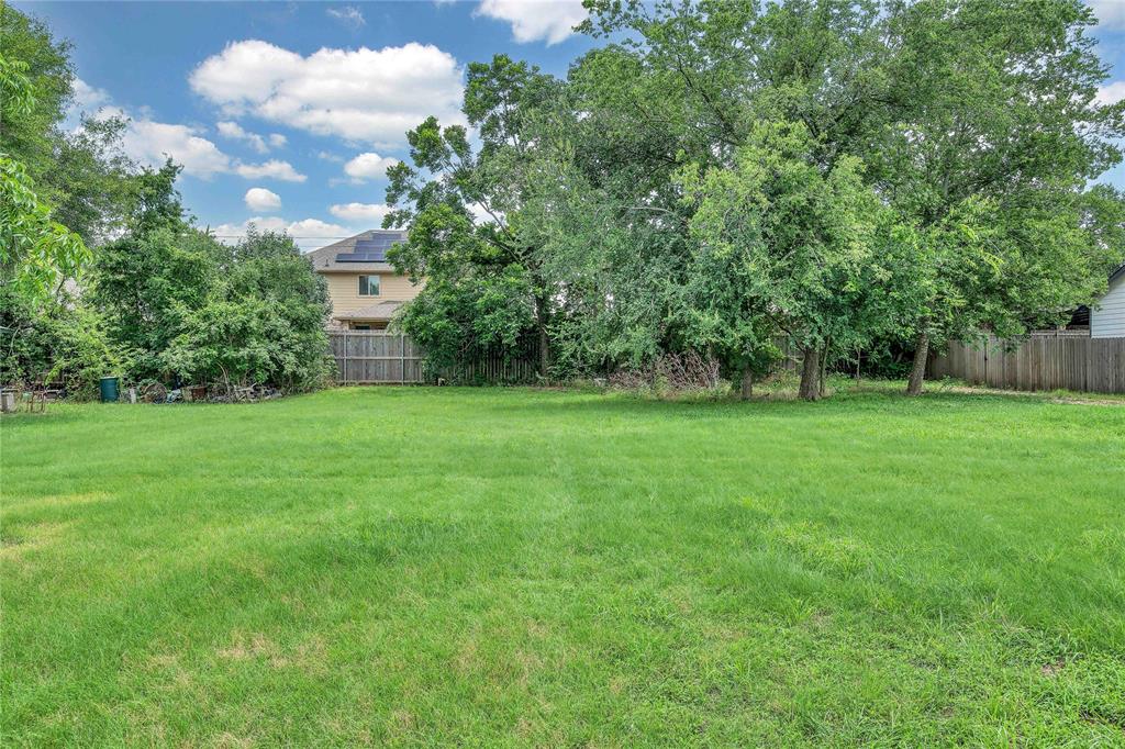 538 River Park Road McGregor, TX 76657 - Photo 4 of 6 a view of a garden