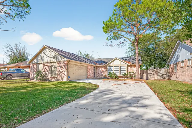 a view of a house with a yard and garage