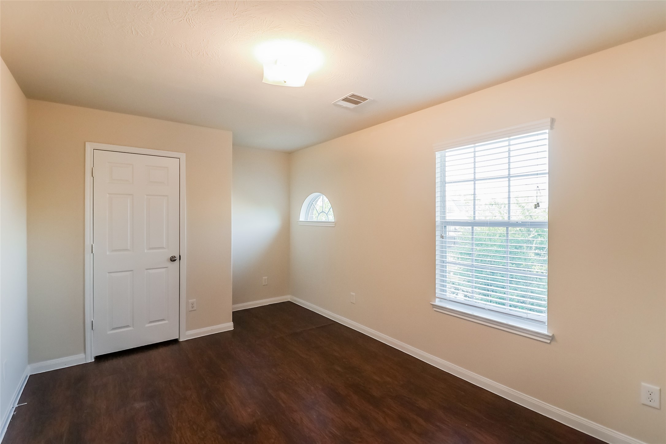13009 Baileys Run Houston, TX 77082 - Photo 12 of 12 Photos may be representative of the floor plan and not the exact home. Finishes, layout, and features of the actual property for lease may vary.