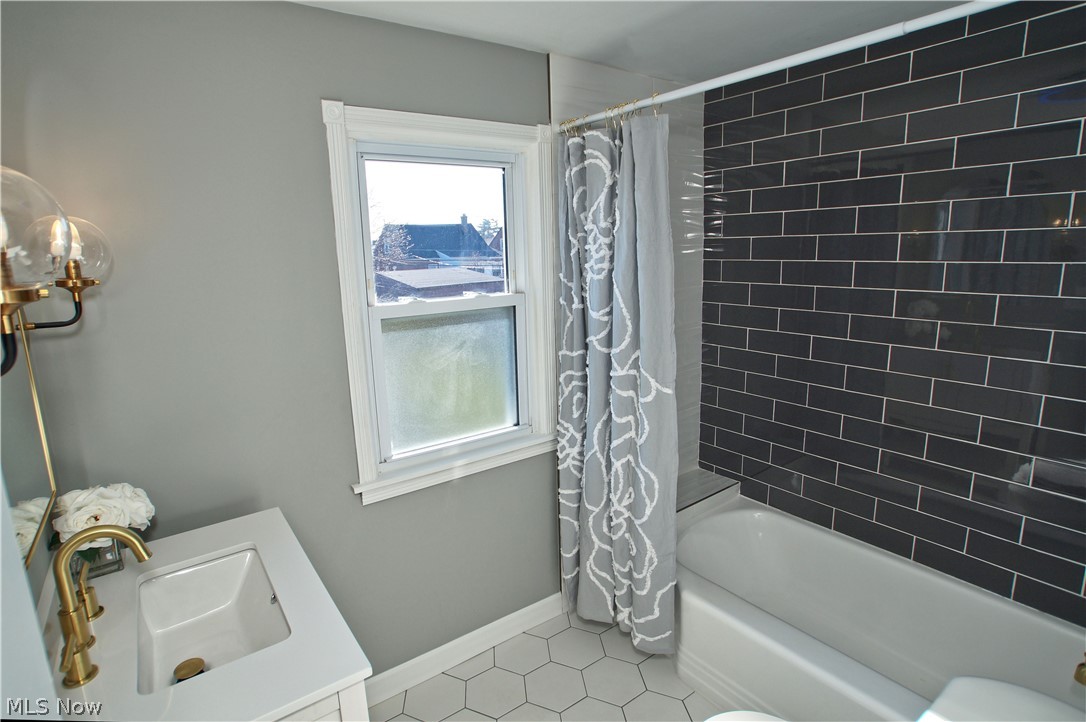 4034 Stilmore Road Cleveland, OH 44121 - Photo 16 of 26