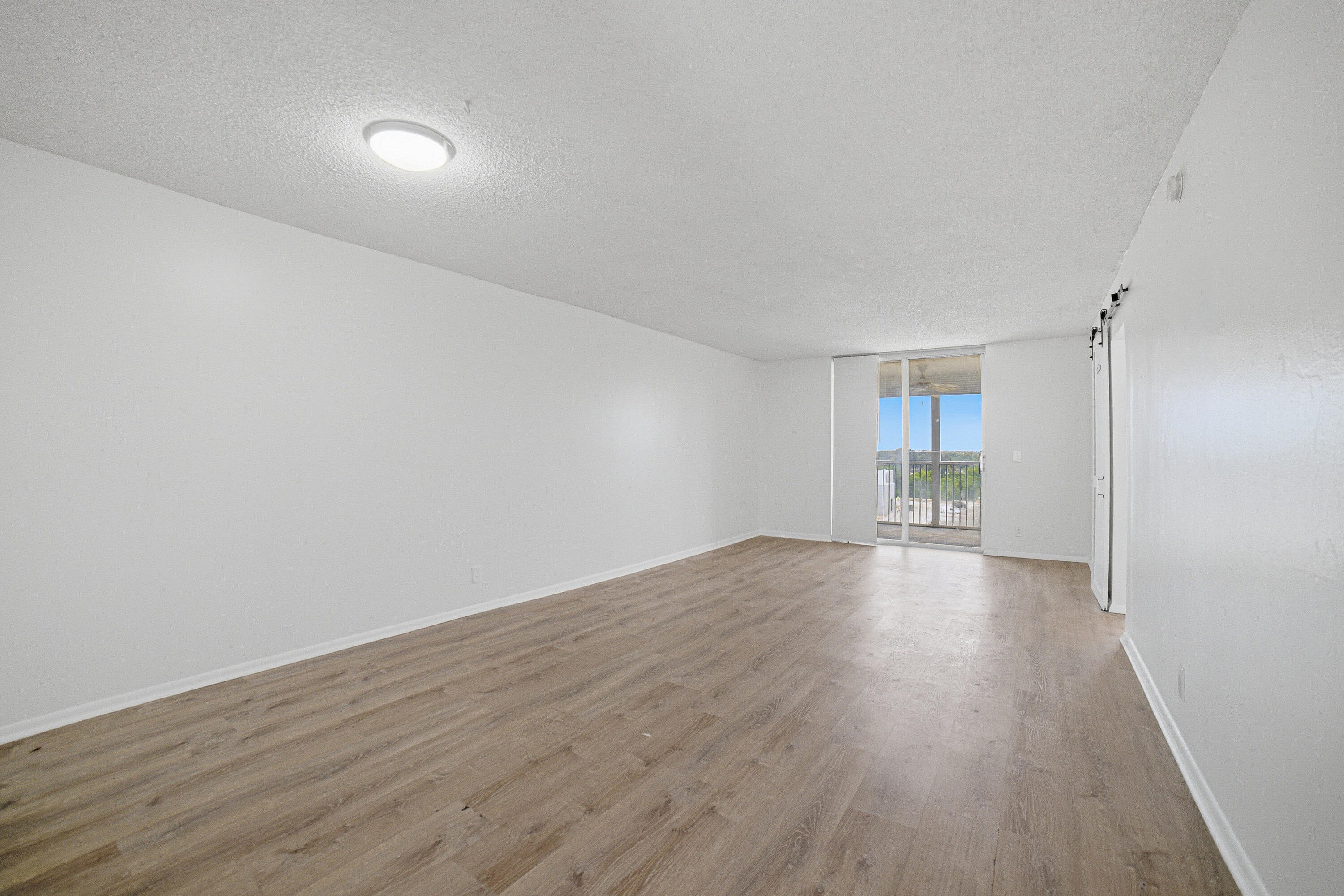 5700 Northwest 2nd Avenue, Unit 705 Boca Raton, FL 33487 - Photo 9 of 26 Livingroom