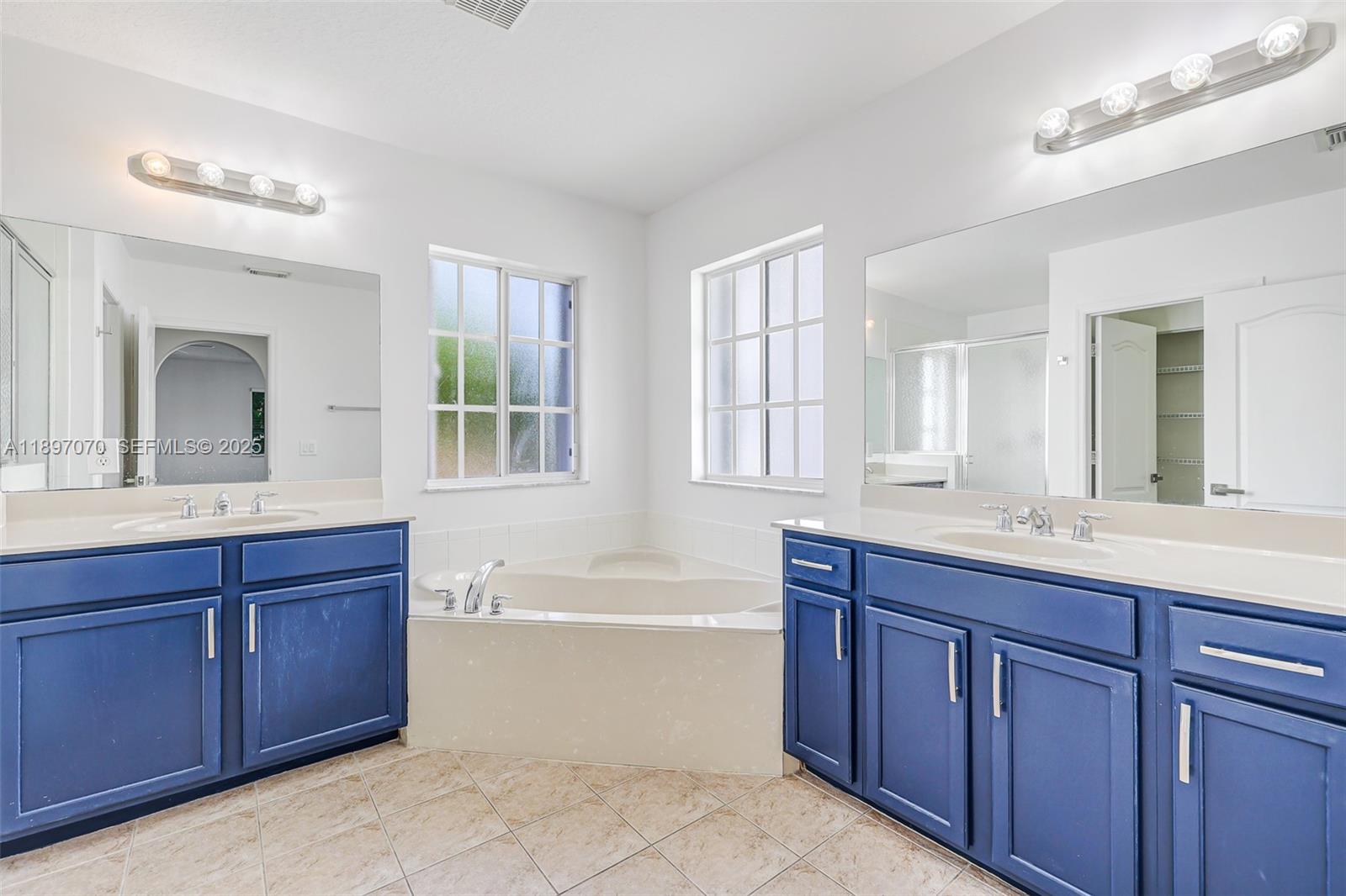 27381 Southwest 139th Place Homestead, FL 33032 - Photo 34 of 70 a bathroom with a granite countertop bathtub sink and mirror