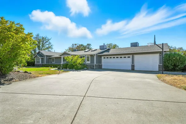 $699,000 | 1102 Hope Lane, Redding, CA 96003