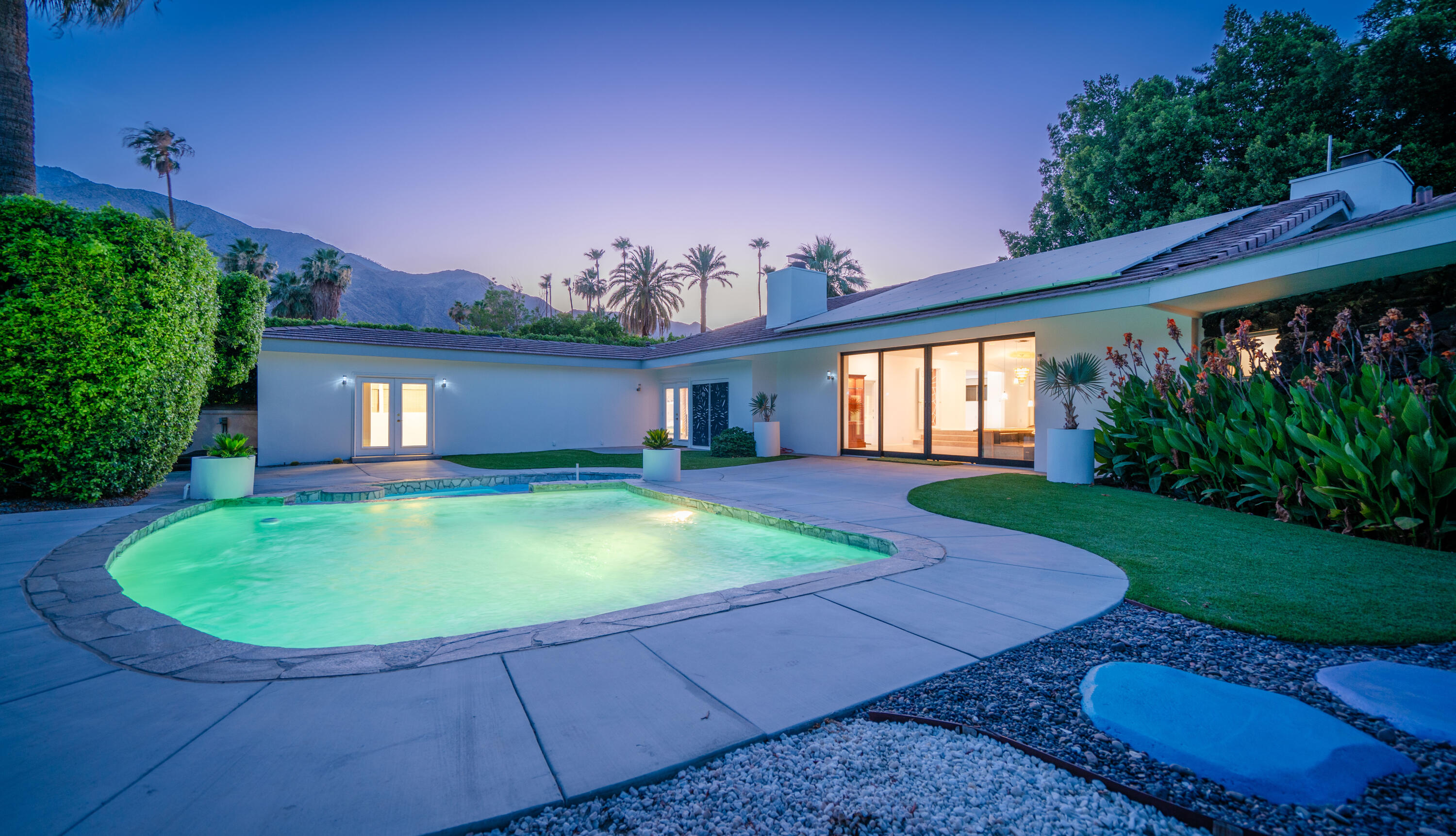 470 East Valmonte Sur