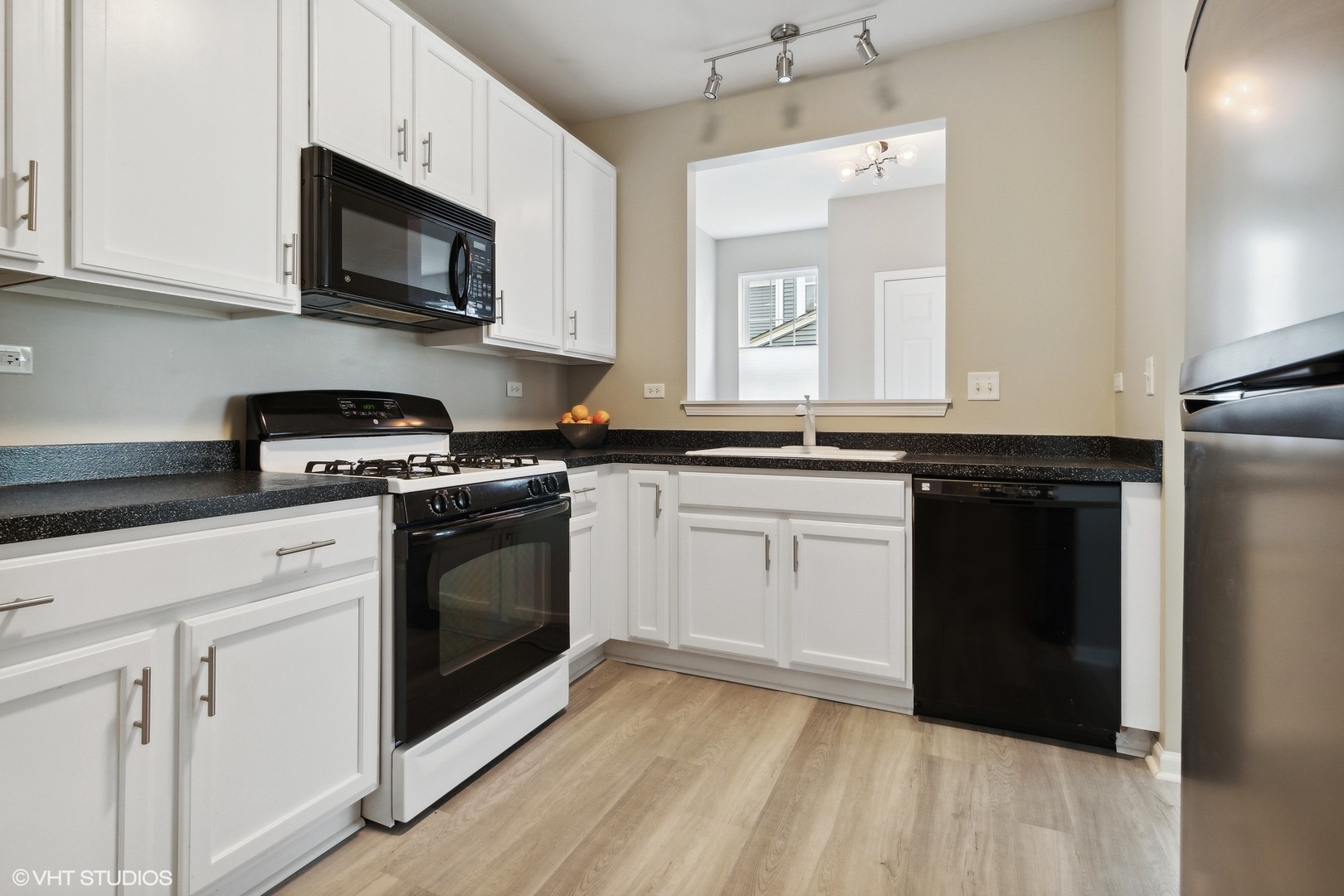 2480 Golf Ridge Circle, Unit 2480 Naperville, IL 60563 - Photo 4 of 15 a kitchen with a sink stove and microwave