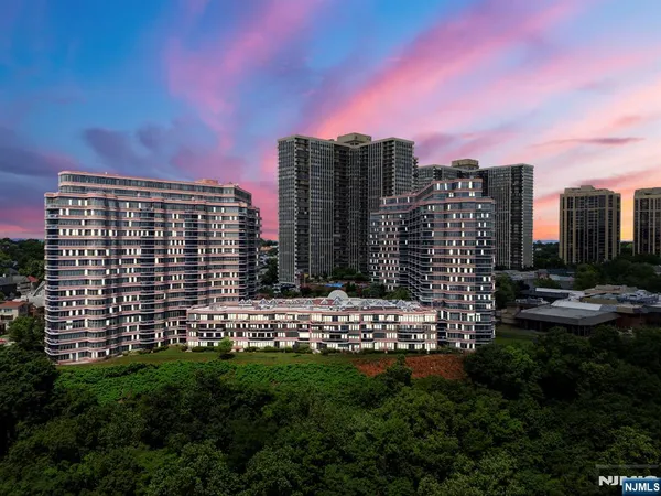 $528,000 | 100 Carlyle Drive, Unit 14GNORTH, Cliffside Park, NJ 07010