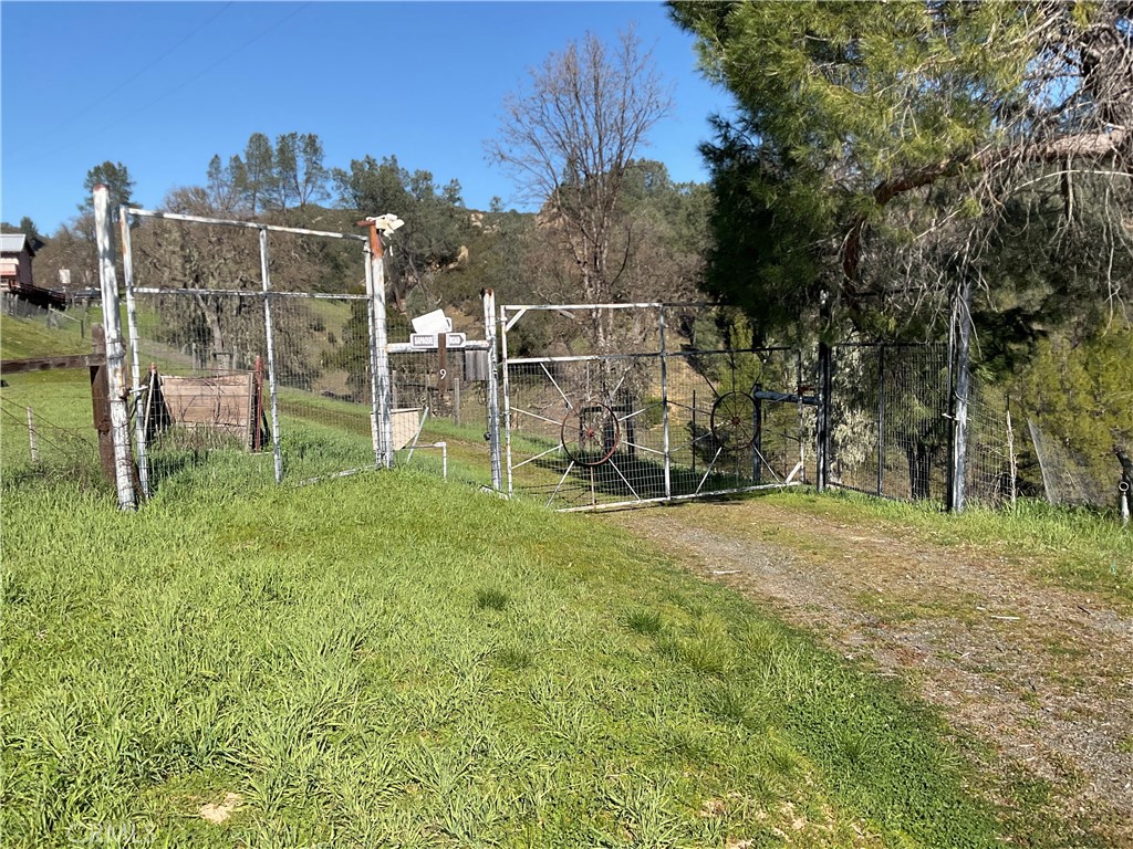 49397 Sapaque Road Bradley, CA 93426 - Photo 47 of 48 a view of a basketball court
