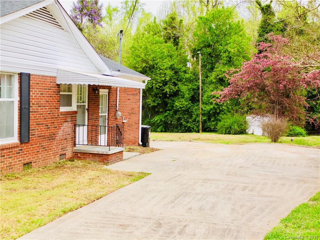 9104 Singingpine Road Charlotte, NC 28214 - Photo 4 of 33 Gallery Image 4