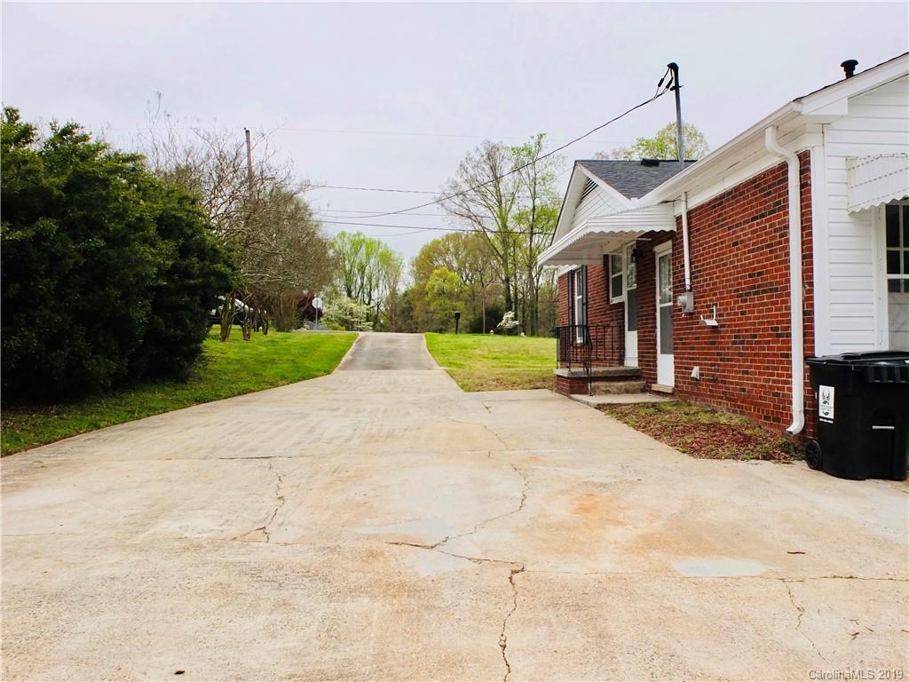 9104 Singingpine Road Charlotte, NC 28214 - Photo 6 of 33 Gallery Image 6