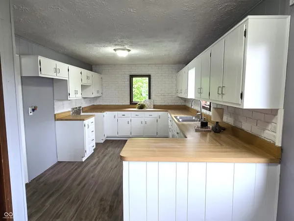 $199,000 | 212 West Burnside Avenue, Fairland, IN 46126