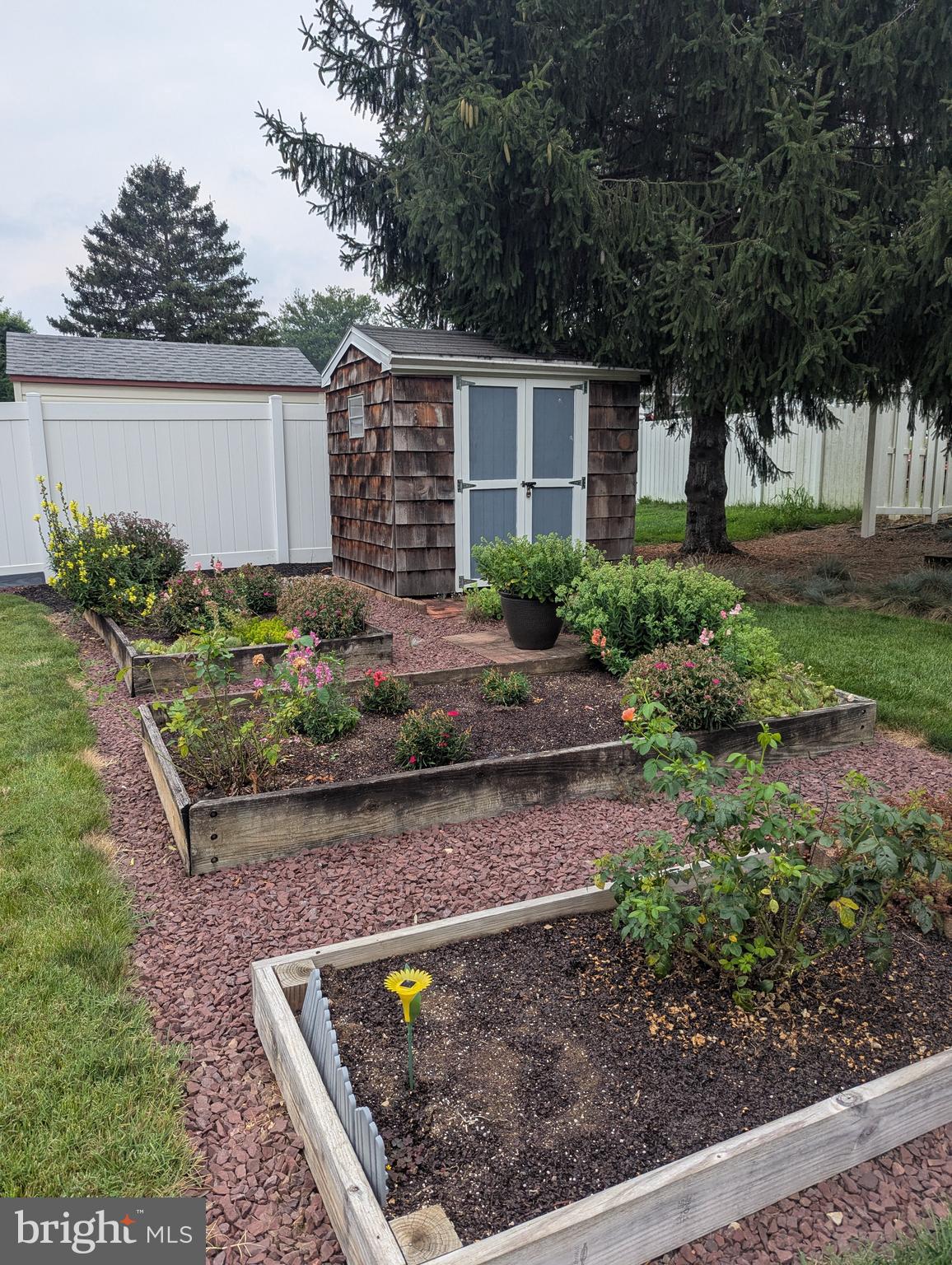 120 Margate Road York, PA 17408 - Photo 7 of 28 a view of a backyard with plants and large tree